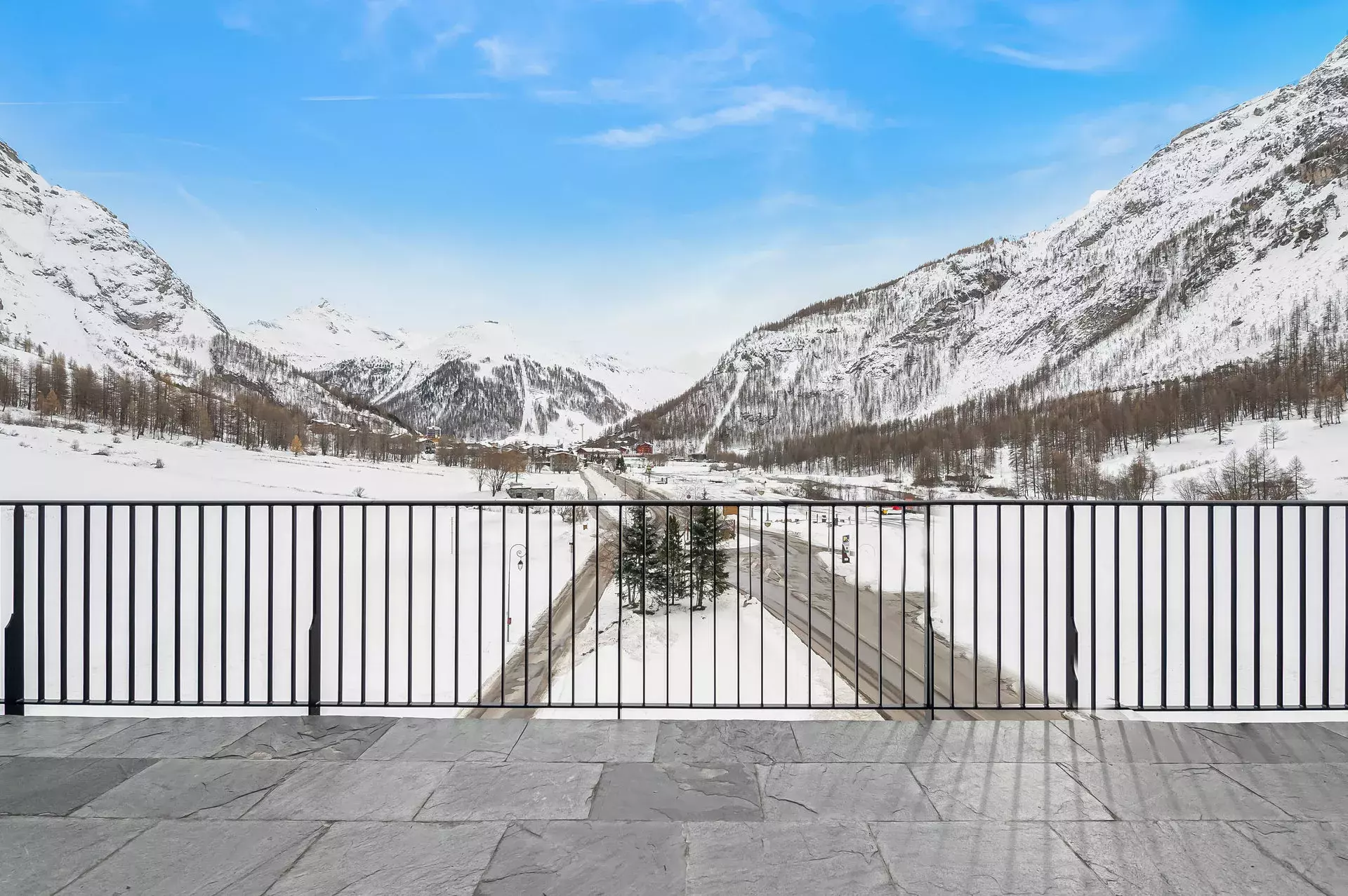 vue du balcon de l'appartement chamois