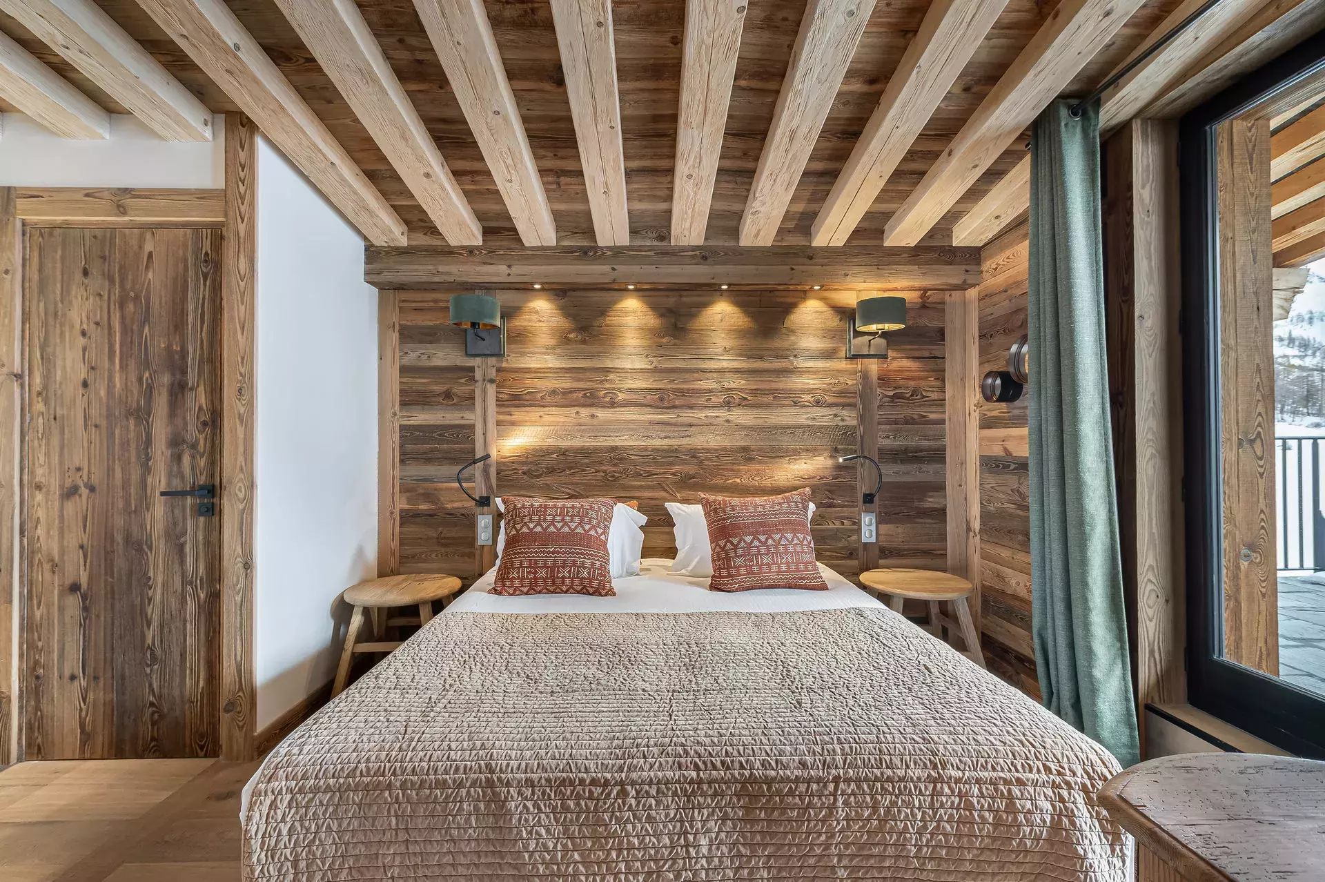 Chambre de l'appartement chamois