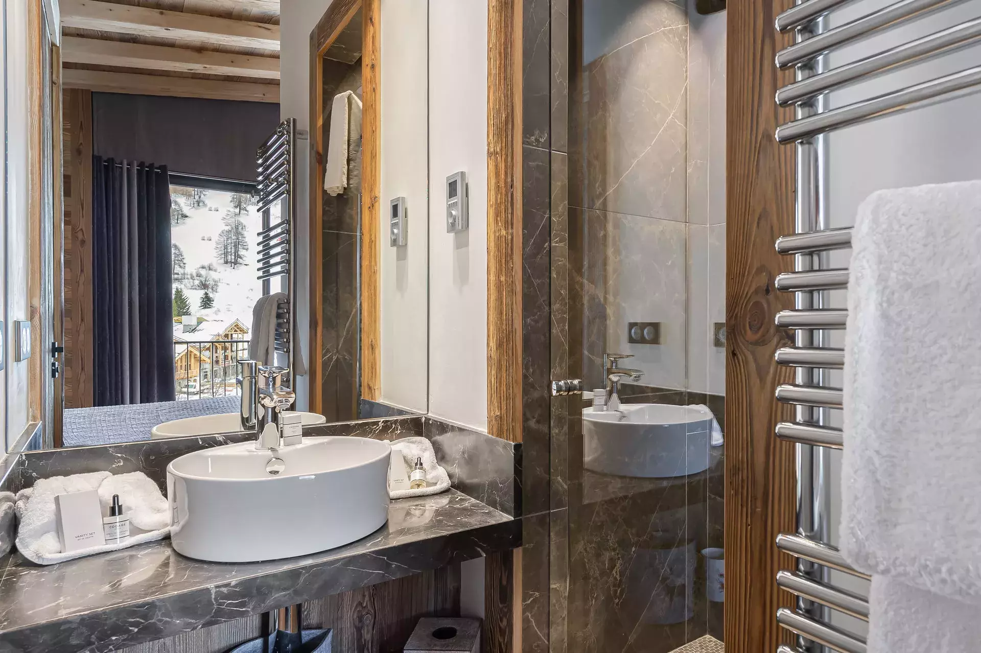 Salle de bain de l'appartement chamois