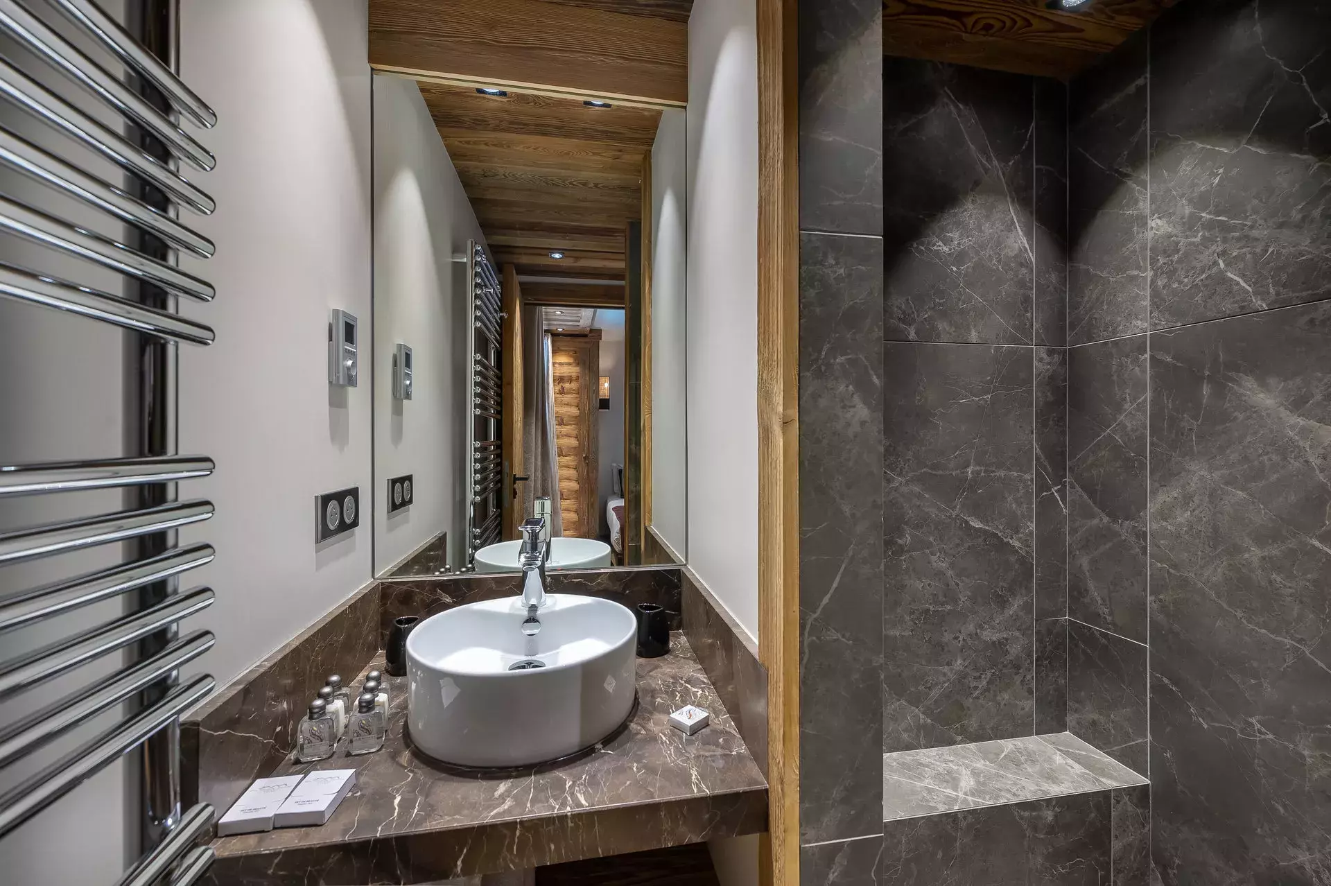 Salle de bain de l'appartement Fusée