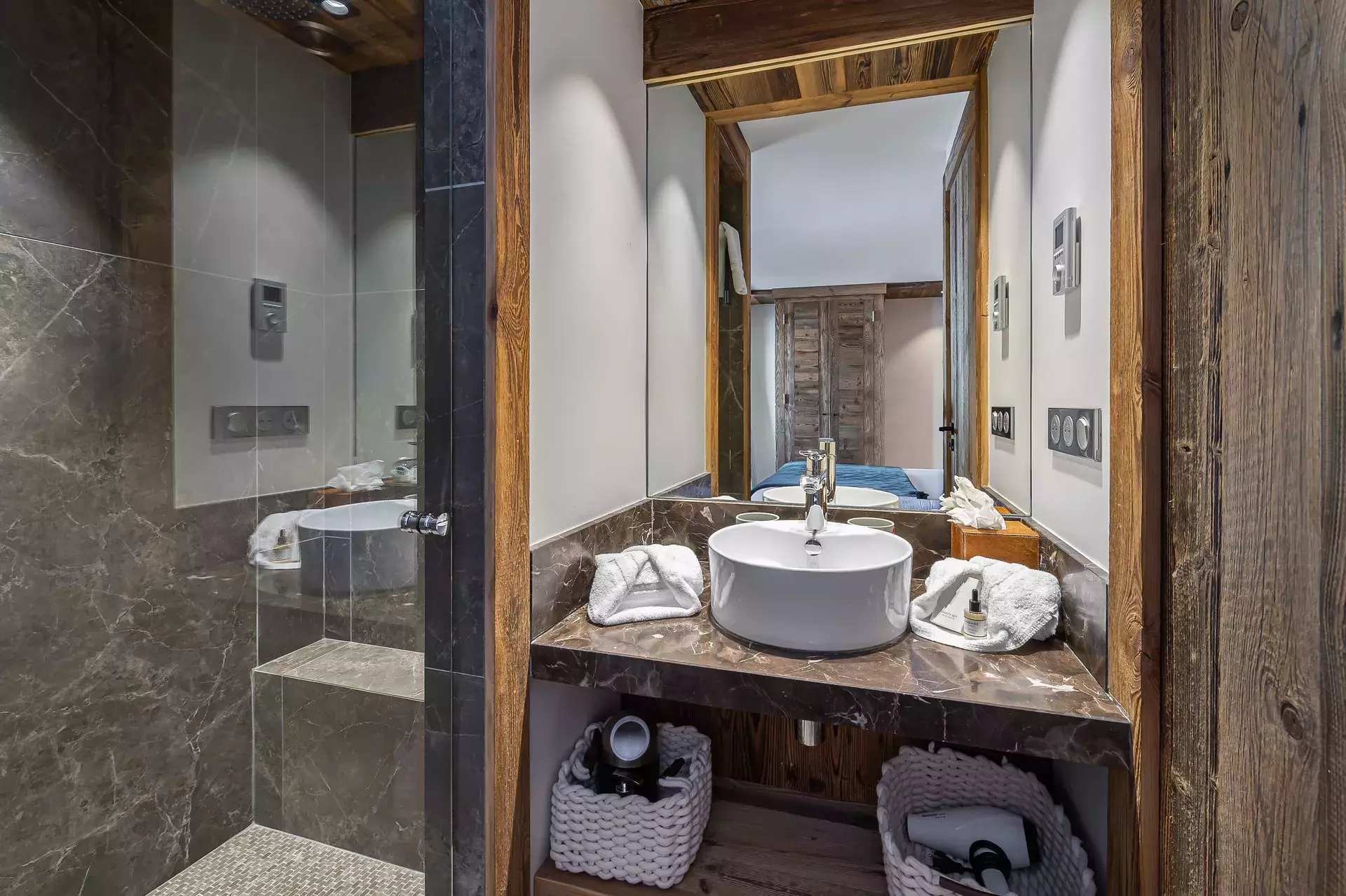 Salle de bain de l'appartement Sifflote