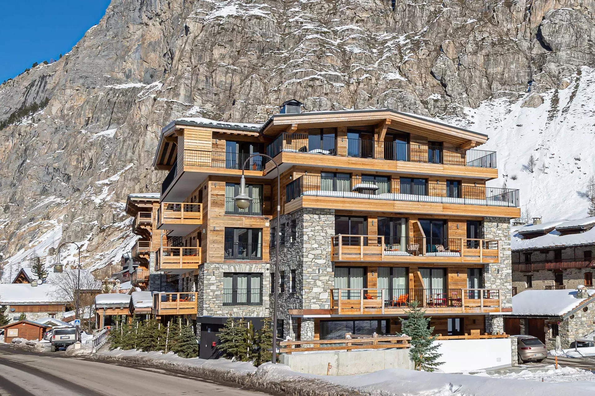 Vue de l'extérieur de bâtiment de l'appartement Sifflote