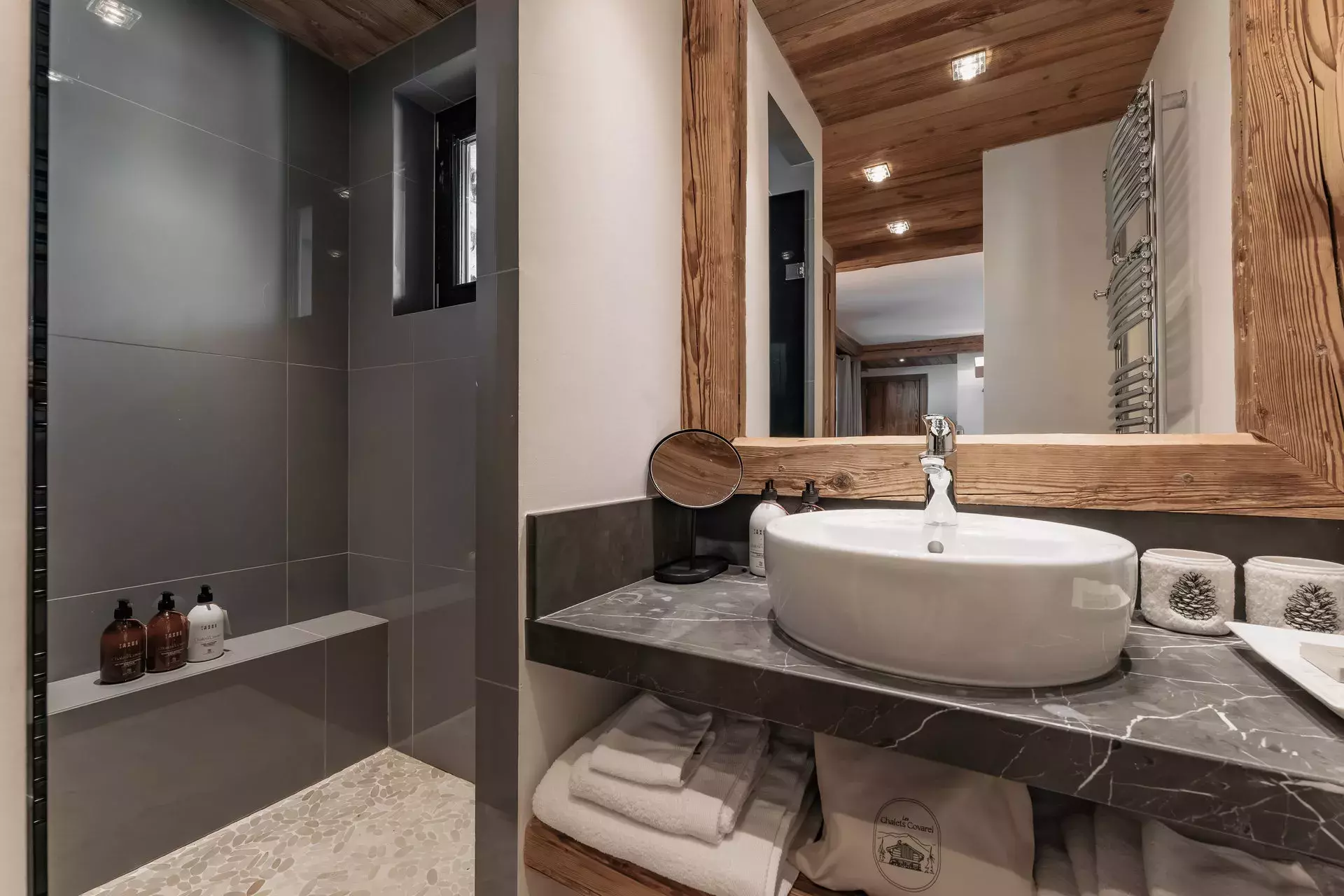 Salle de bain du chalet Papillon