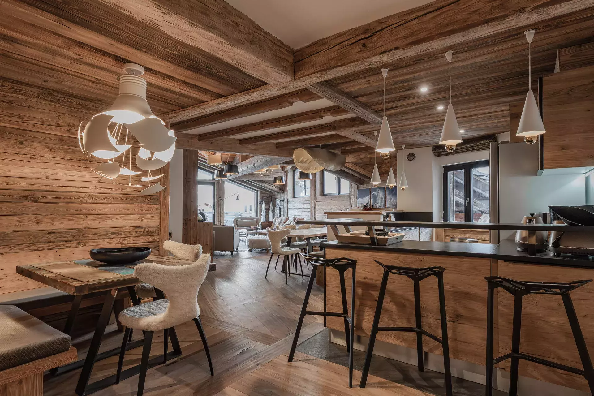 Vue traversante de l'intérieur du penthouse Savoie